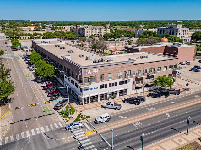 $819,900 | 330 Austin Avenue, Unit 322, Waco, TX 76701