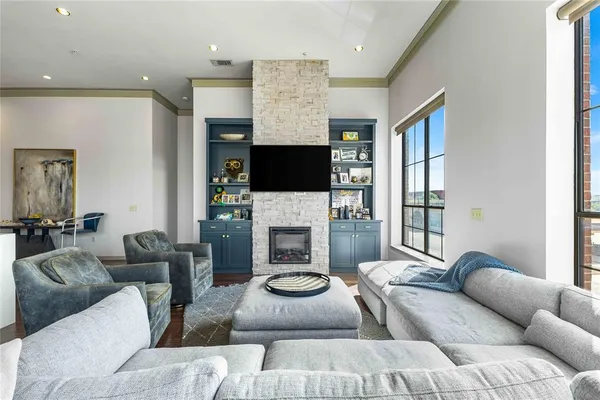 $819,900 | 330 Austin Avenue, Unit 322, Waco, TX 76701