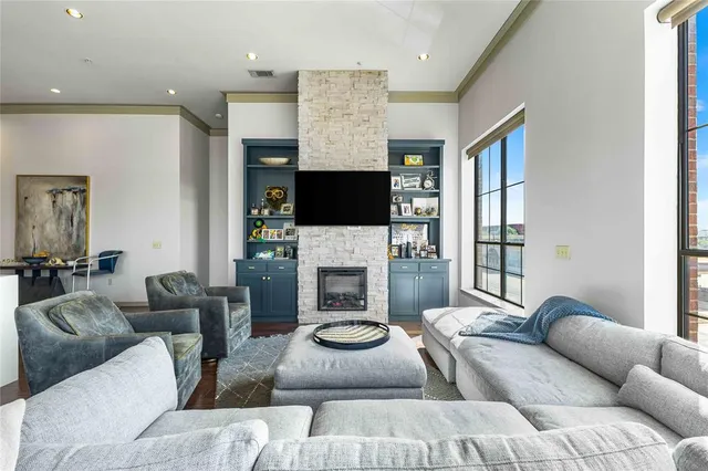 $819,900 | 330 Austin Avenue, Unit 322, Waco, TX 76701