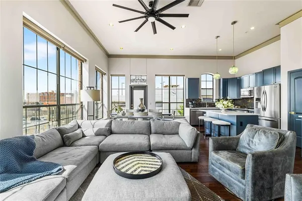 $819,900 | 330 Austin Avenue, Unit 322, Waco, TX 76701