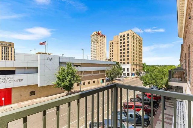 $819,900 | 330 Austin Avenue, Unit 322, Waco, TX 76701