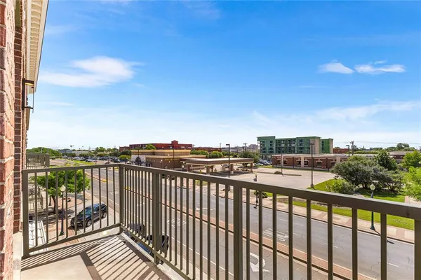 $819,900 | 330 Austin Avenue, Unit 322, Waco, TX 76701