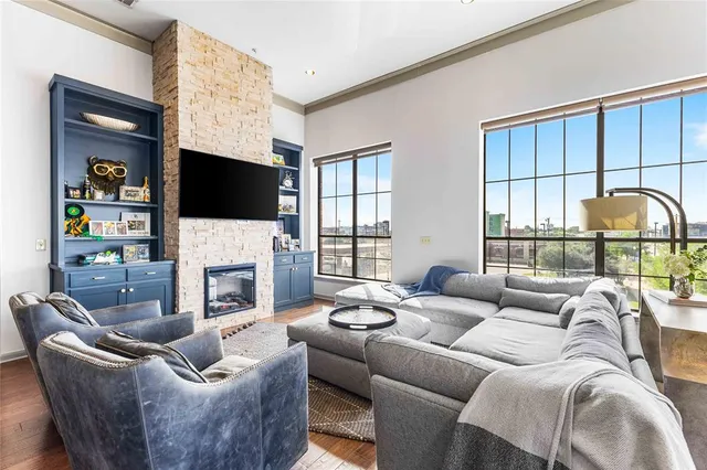 $819,900 | 330 Austin Avenue, Unit 322, Waco, TX 76701