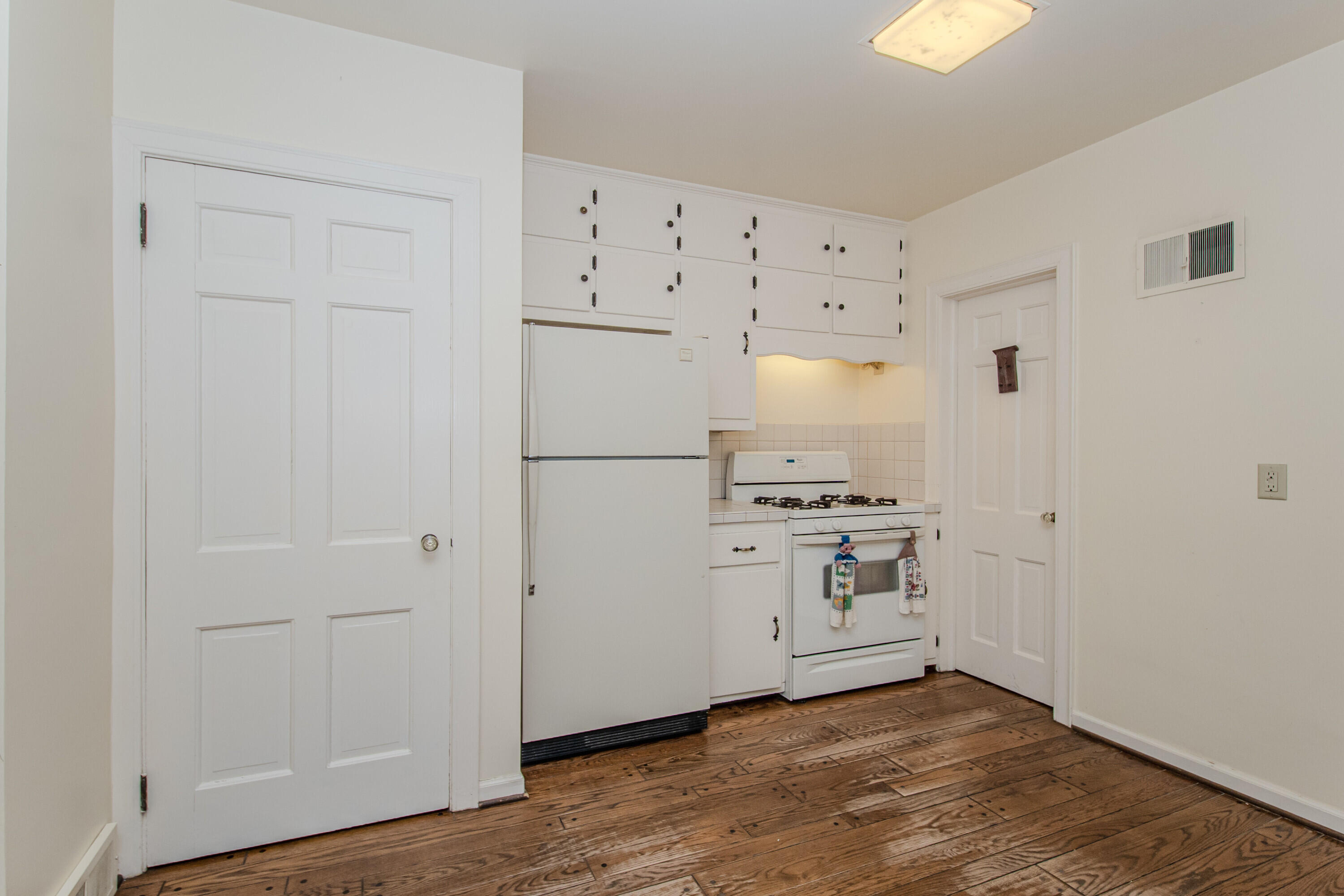 675 Mooreville Road Milan, MI 48160 - Photo 15 of 93 14 Kitchen 4