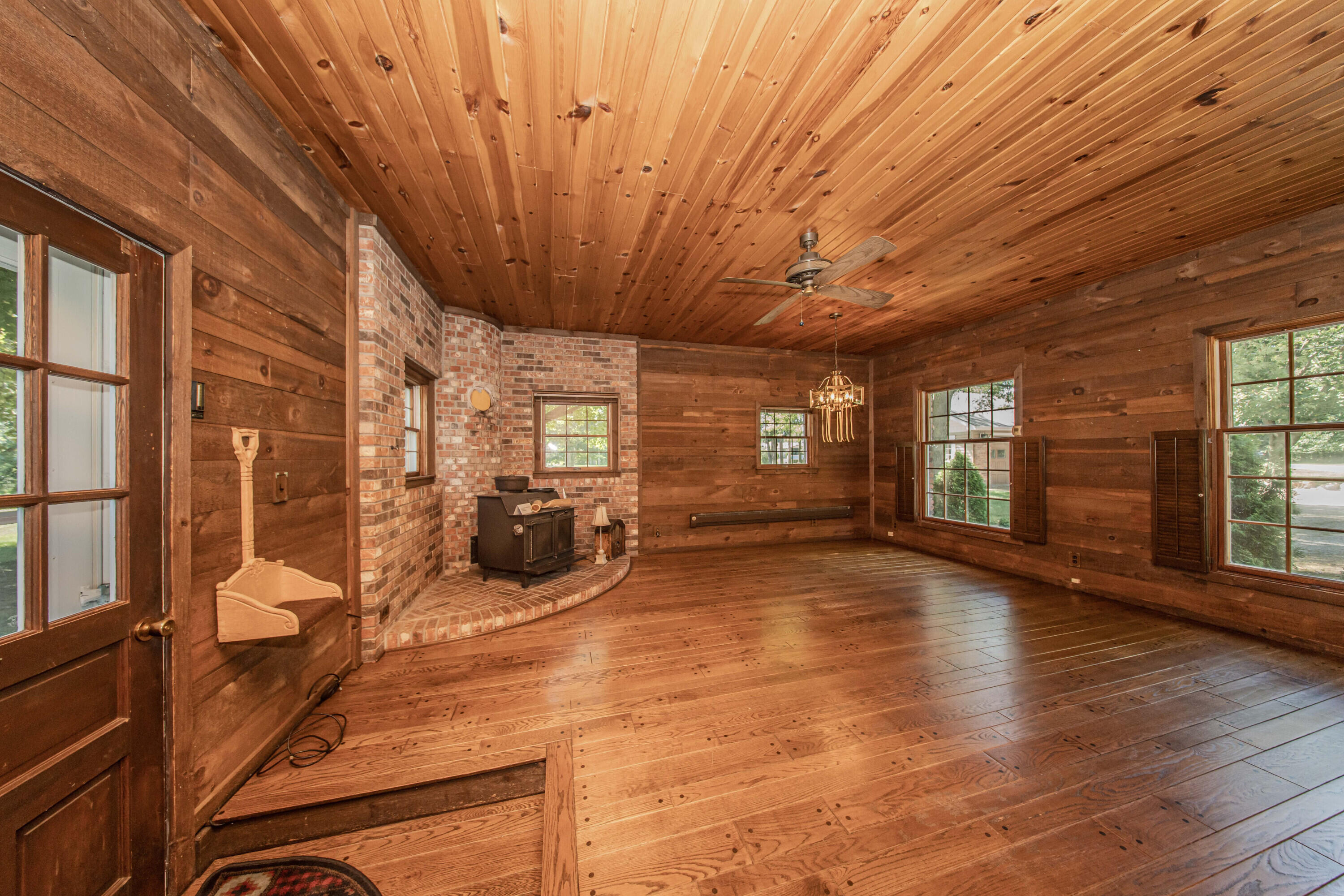 675 Mooreville Road Milan, MI 48160 - Photo 22 of 93 21 Family room 2