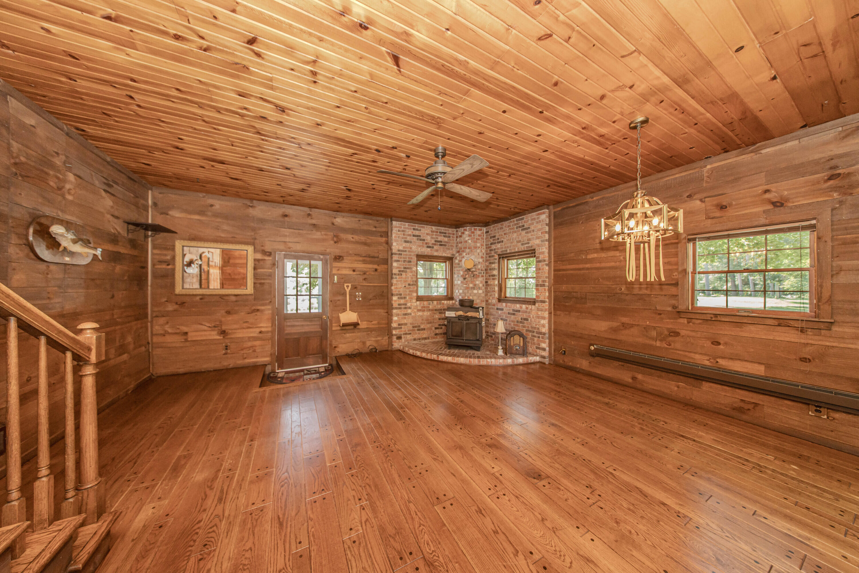 675 Mooreville Road Milan, MI 48160 - Photo 23 of 93 22 Family room 3