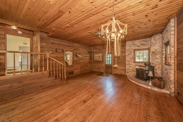 $599,000 | 675 Mooreville Road, Milan, MI 48160