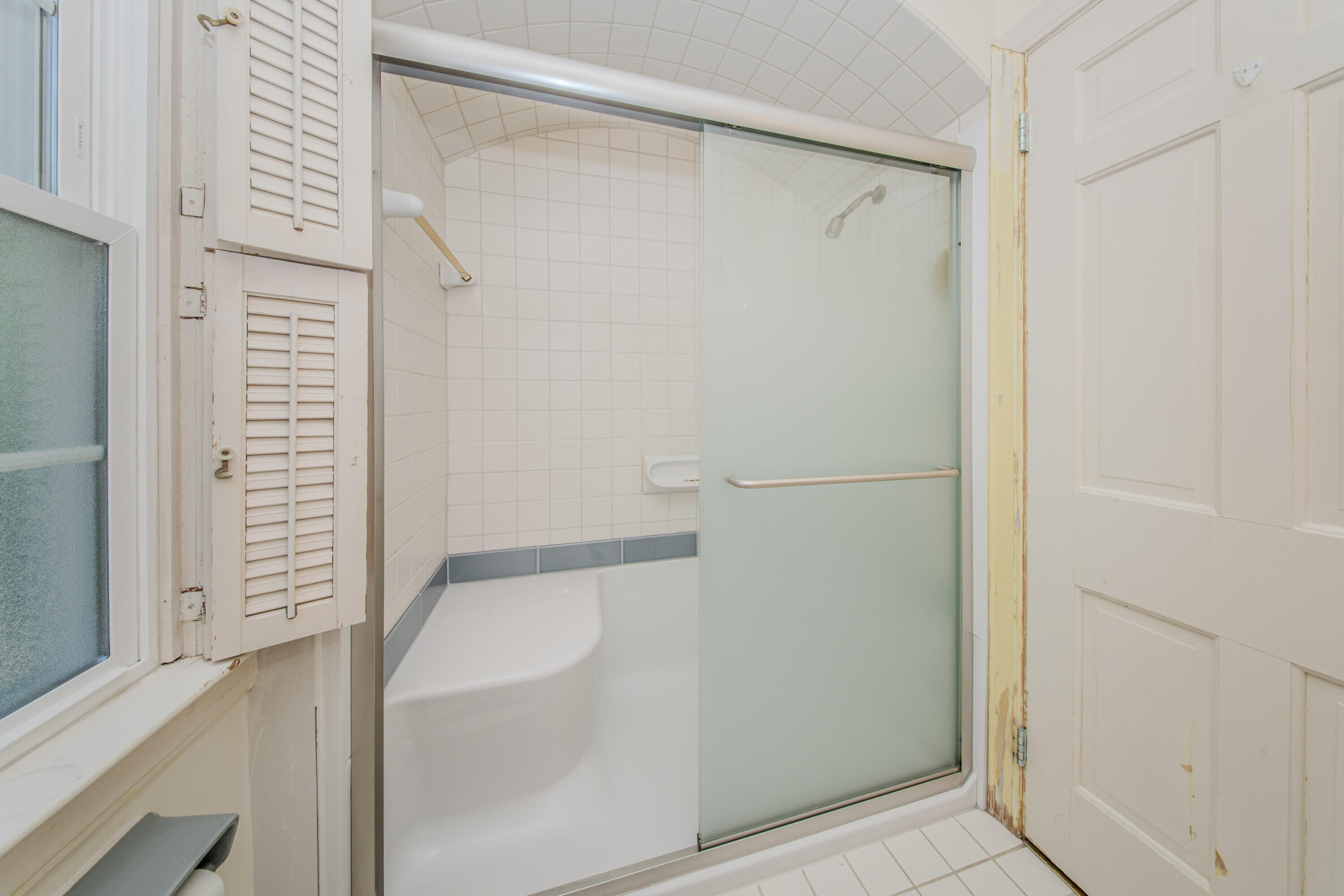 675 Mooreville Road Milan, MI 48160 - Photo 47 of 93 47 Hall bath 3