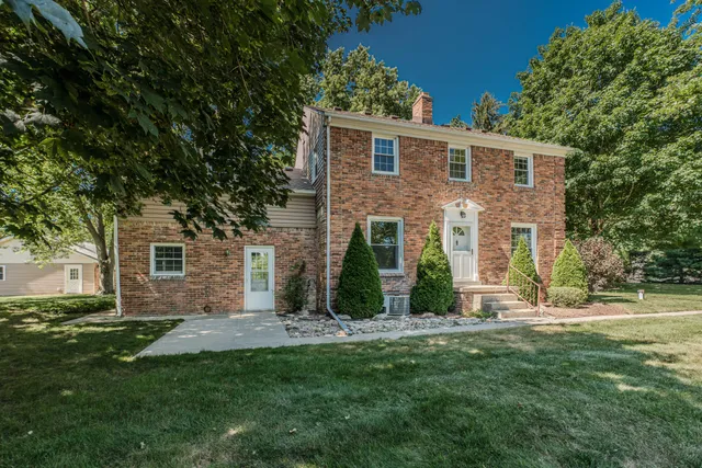 $599,000 | 675 Mooreville Road, Milan, MI 48160