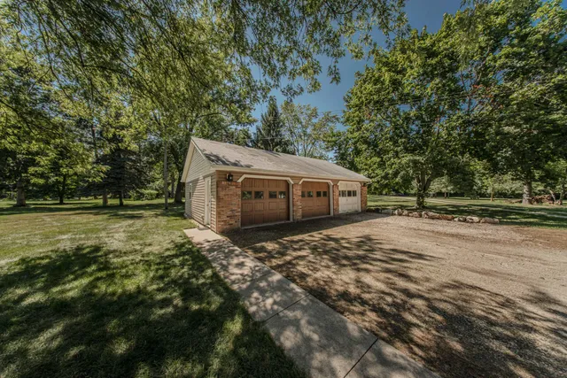 $599,000 | 675 Mooreville Road, Milan, MI 48160
