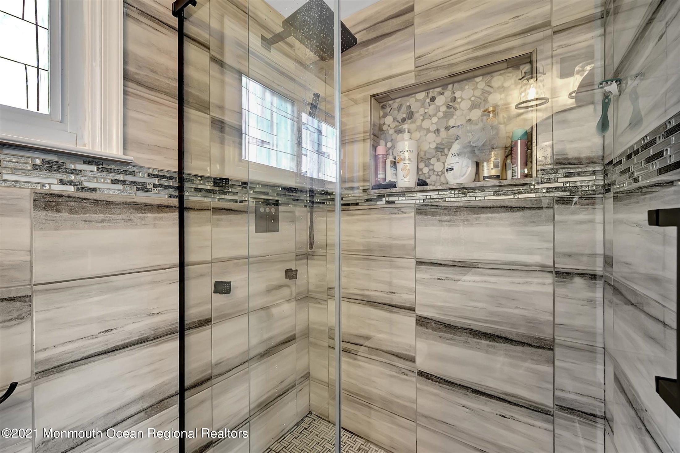 115 Old Queens Boulevard Manalapan, NJ 07726 - Photo 22 of 28 22-Main Bath