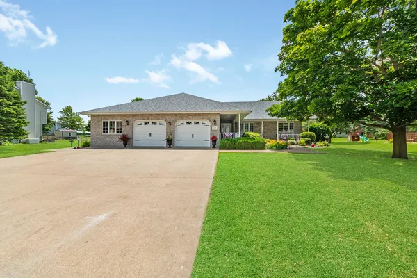$359,000 | 711 Alice Street, Minonk, IL 61760