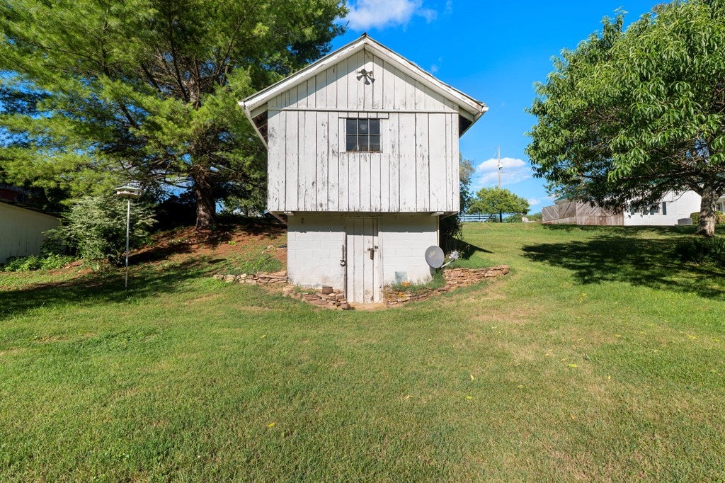 4182 Cedar Springs Road Rural Retreat, VA 24368 - Photo 4 of 34 Gallery Image 4