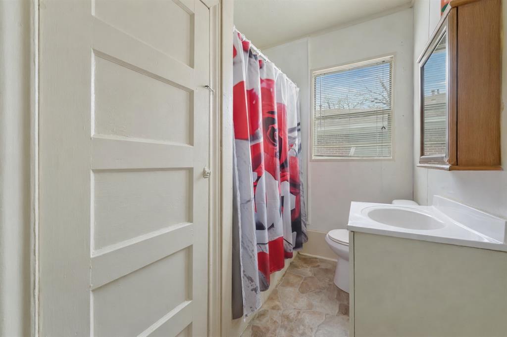 404 South Morris Street Gainesville, TX 76240 - Photo 7 of 8