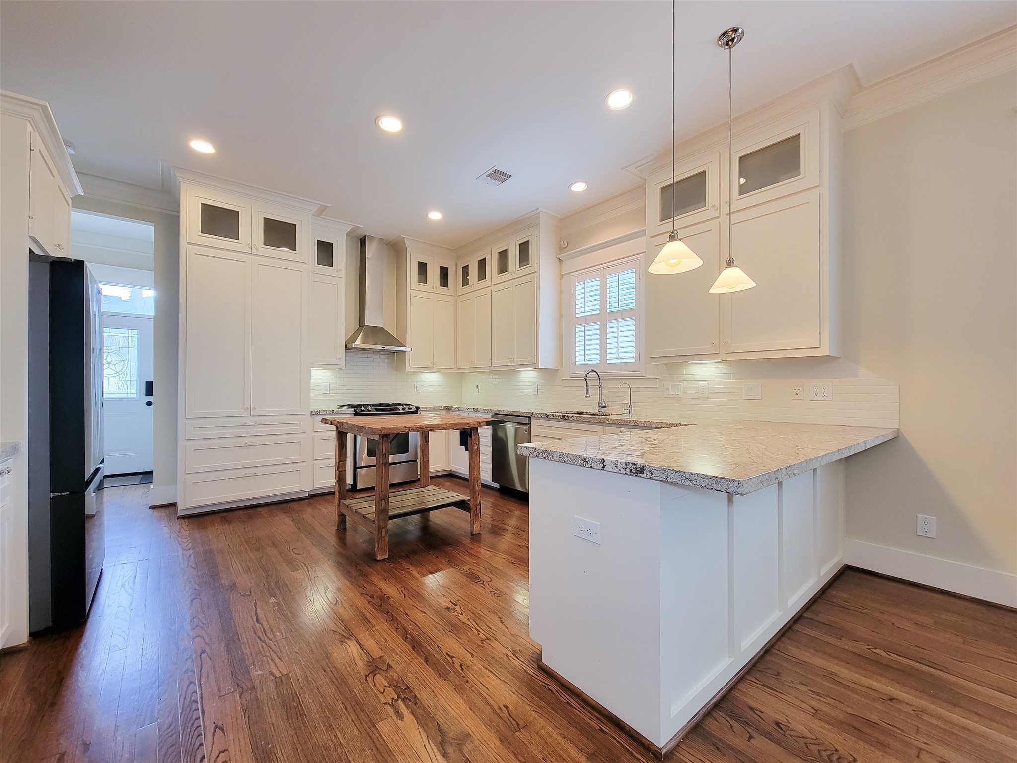 1140 West Cottage Street Houston, TX 77009 - Photo 14 of 37 a kitchen with stainless steel appliances granite countertop a sink a stove and a wooden floors