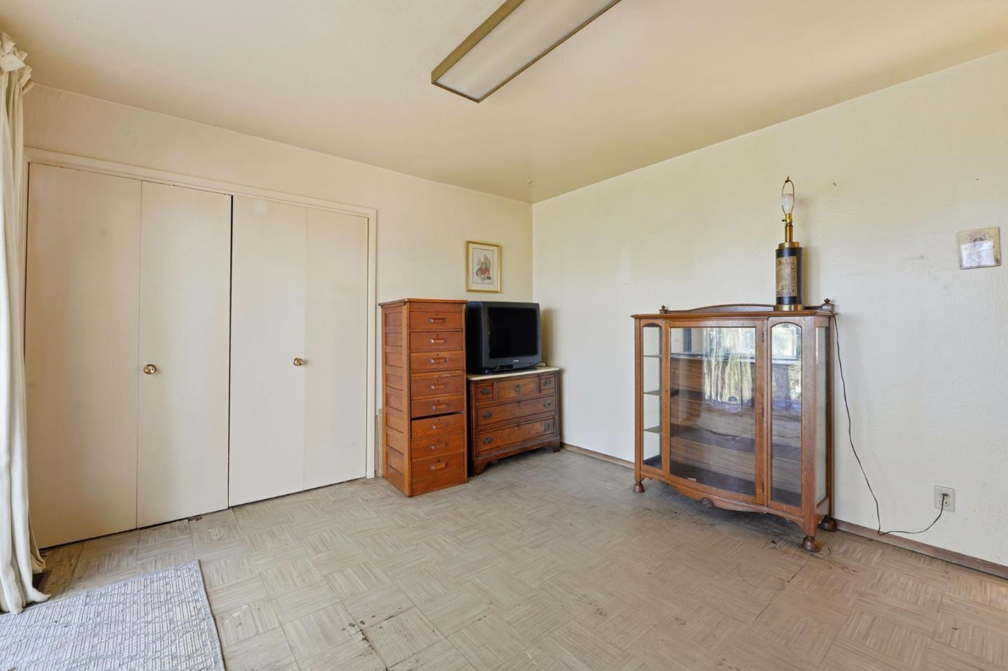 3915 Kingridge Drive San Mateo, CA 94403 - Photo 21 of 47 a view of an empty room with workspace and a window