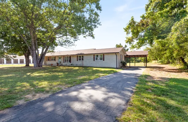 $349,900 | 2547 Highway 70 East, Waverly, TN 37185