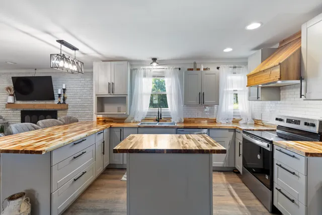 $349,900 | 2547 Highway 70 East, Waverly, TN 37185