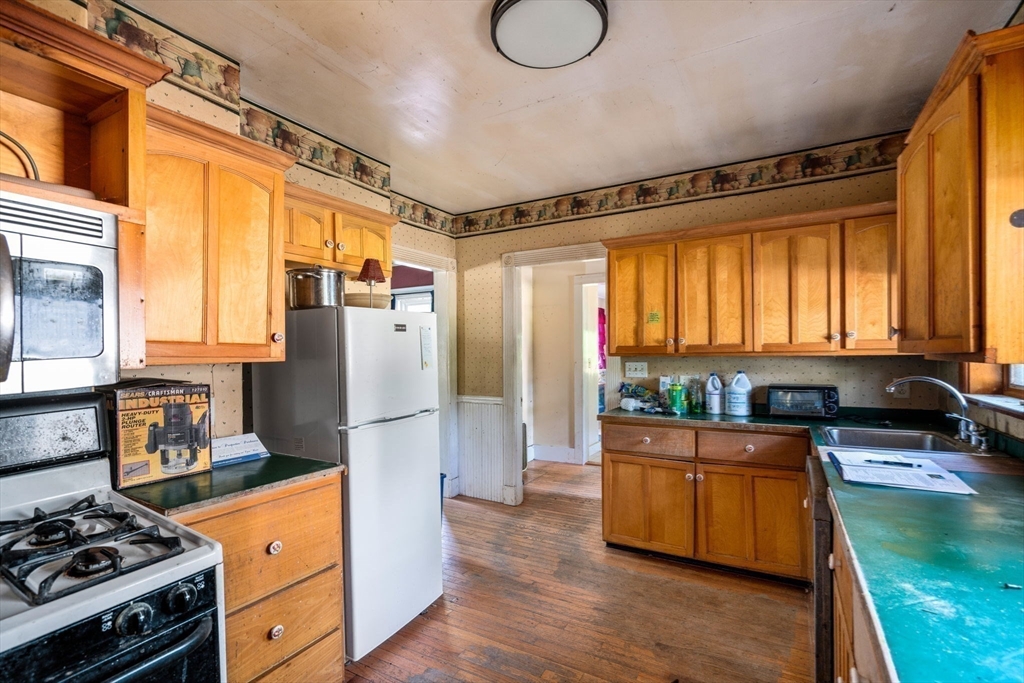 896 Main Street Reading, MA 01867 - Photo 12 of 30