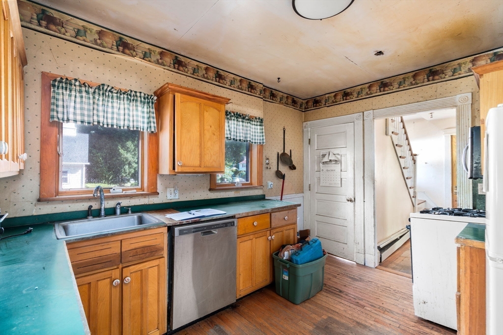 896 Main Street Reading, MA 01867 - Photo 13 of 30