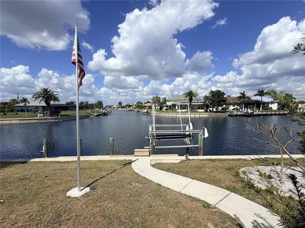 $1,800 | 920 Conecta Drive, Unit 2, Punta Gorda, FL 33950