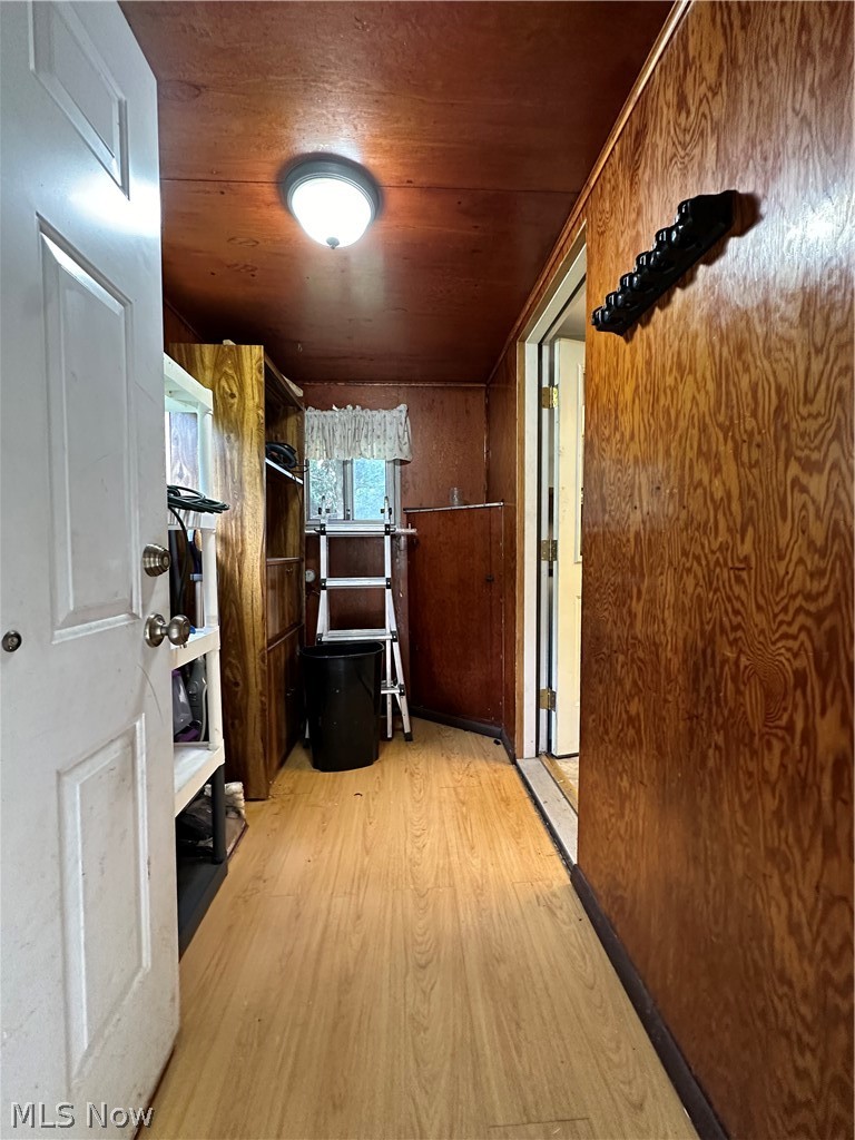 1086 Bruce Road Akron, OH 44306 - Photo 30 of 45 mudroom pic 2 of 2