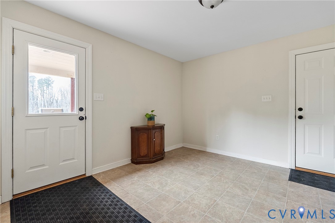 1397 Dorset Road Powhatan, VA 23139 - Photo 28 of 43 HUGE MUDROOM/FLEX ROOM!!!