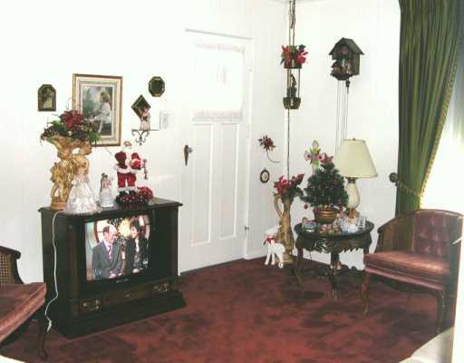 2580 Douglas Run Road Elizabeth, PA 15037 - Photo 3 of 8 Gallery Image 3