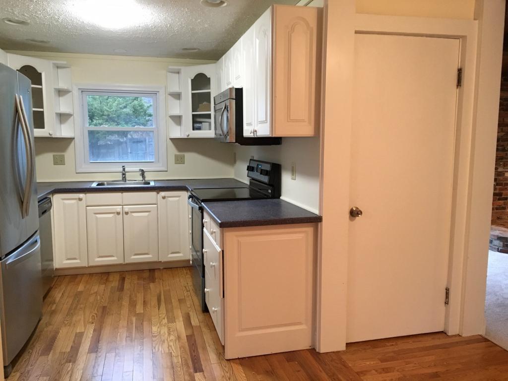 4 Sunset Avenue Derry, NH 03038 - Photo 2 of 18