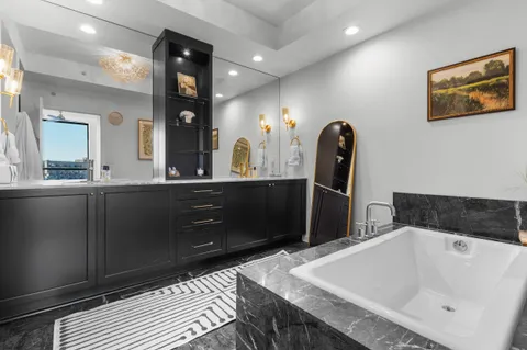 $949,900 | 311 East Erie Street, Unit 408, Milwaukee, WI 53202