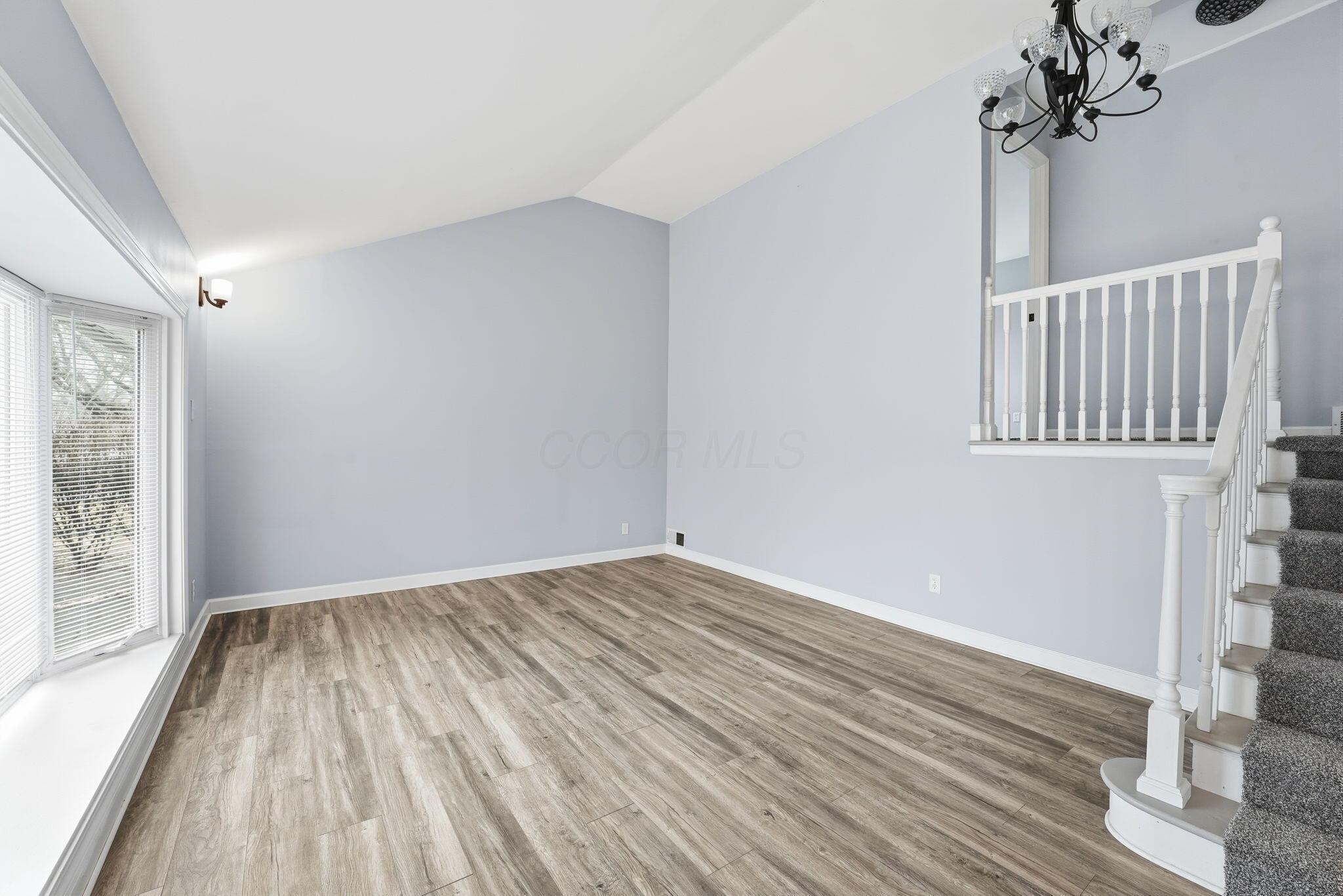 1260 Country Club Road Columbus, OH 43227 - Photo 4 of 28 Great Room