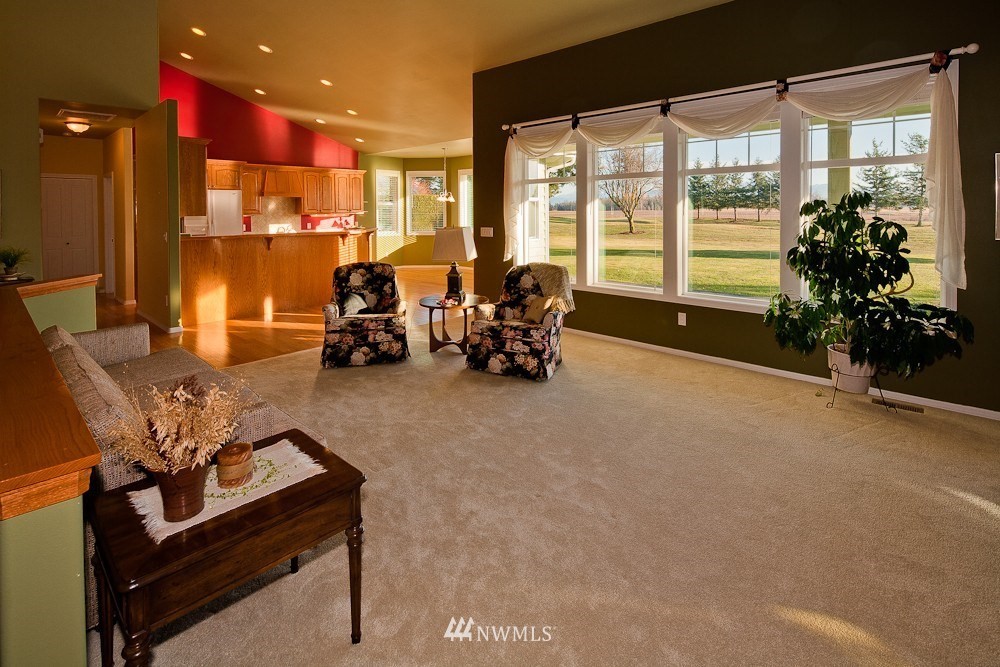 6829 Raspberry Dr. Everson, WA 98247 - Photo 4 of 17 a living room with furniture and potted plants