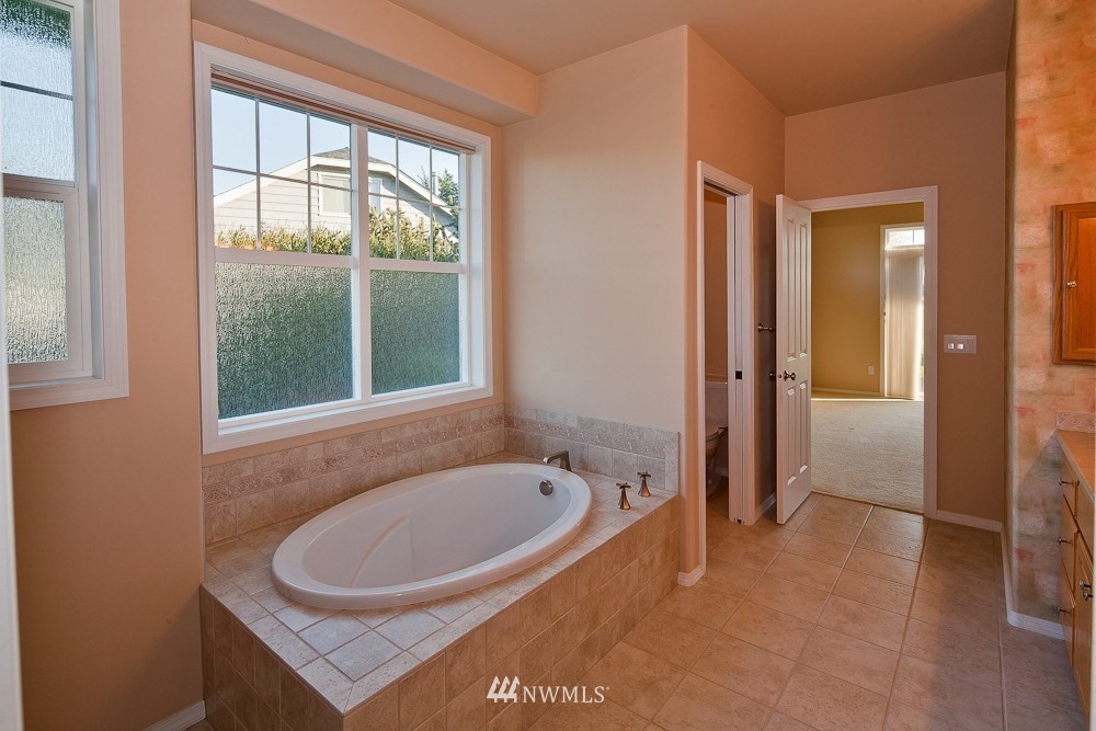 6829 Raspberry Dr. Everson, WA 98247 - Photo 10 of 17 a bathroom with a sink and a bathtub