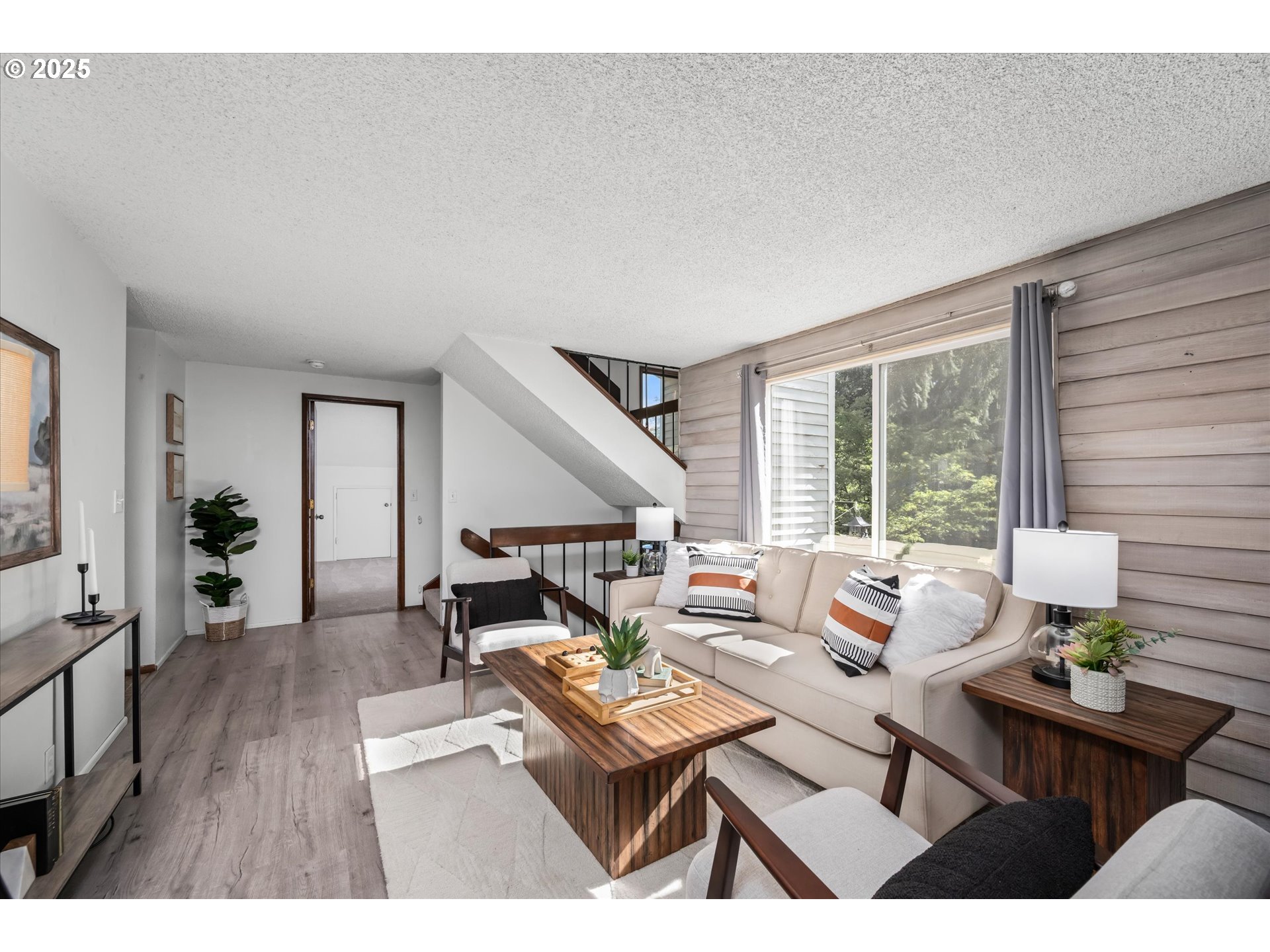 2819 Greentree Way Eugene, OR 97405 - Photo 2 of 35 Living Room