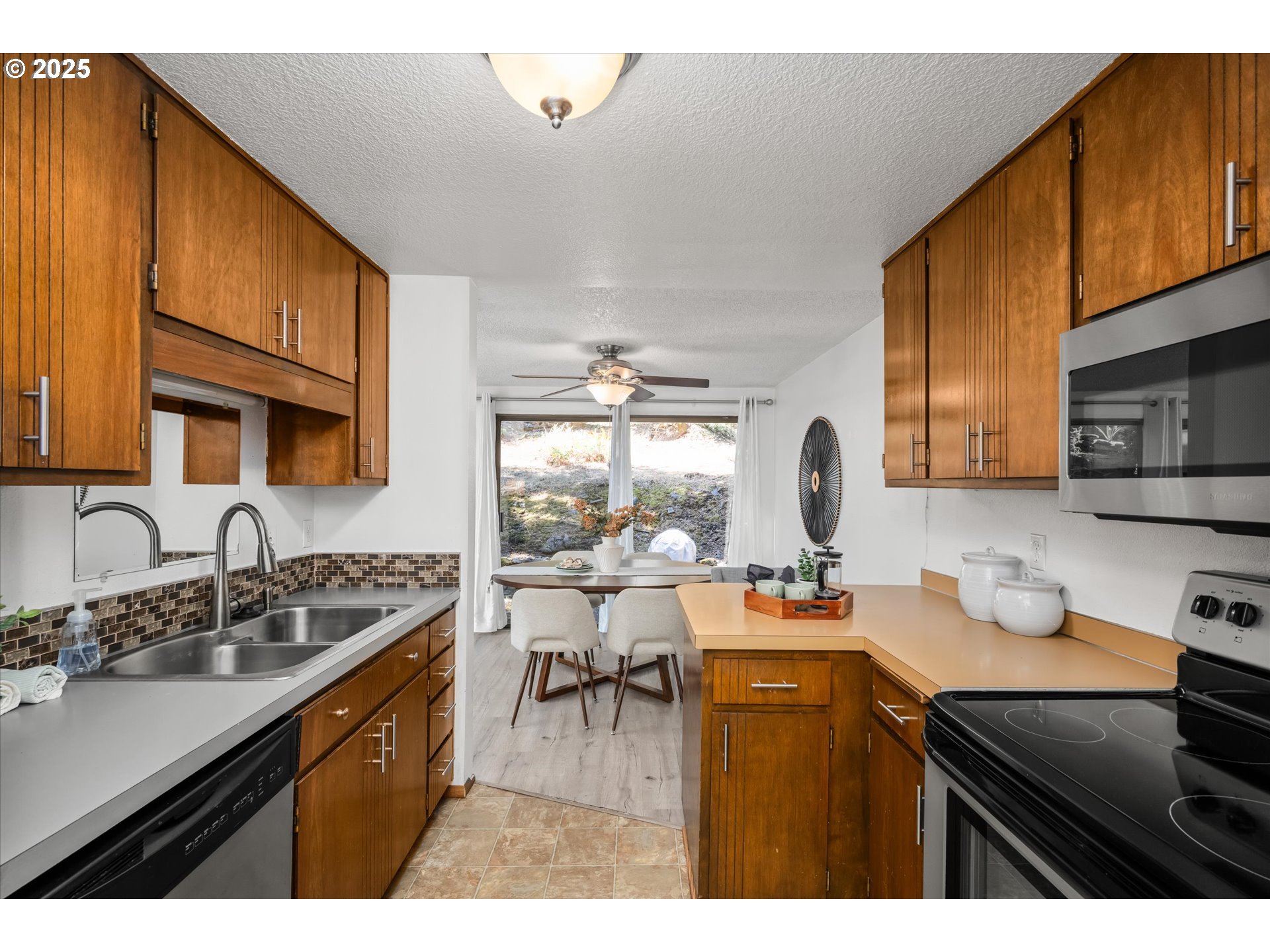 2819 Greentree Way Eugene, OR 97405 - Photo 8 of 35 Kitchen