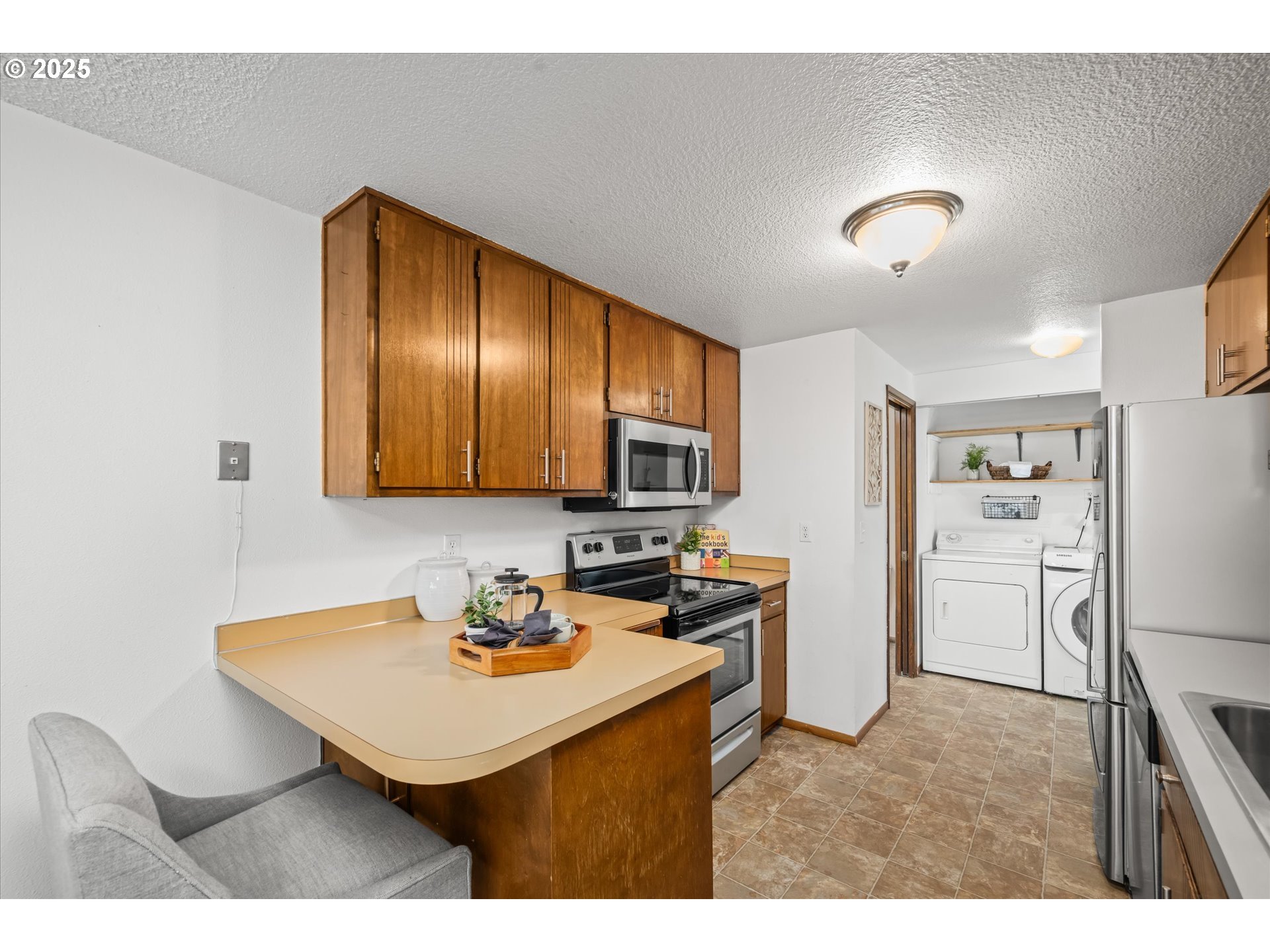 2819 Greentree Way Eugene, OR 97405 - Photo 9 of 35 Kitchen