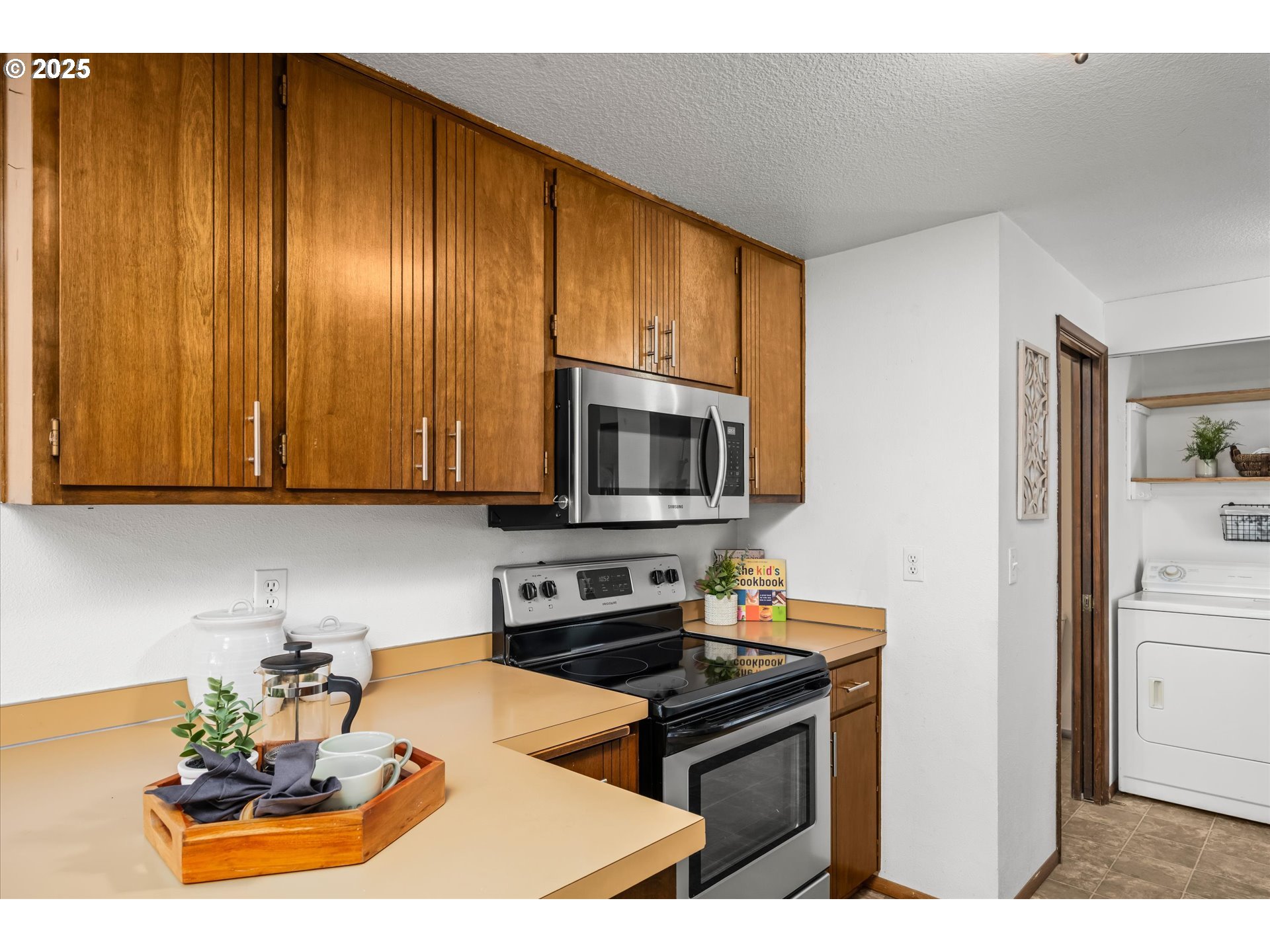 2819 Greentree Way Eugene, OR 97405 - Photo 10 of 35