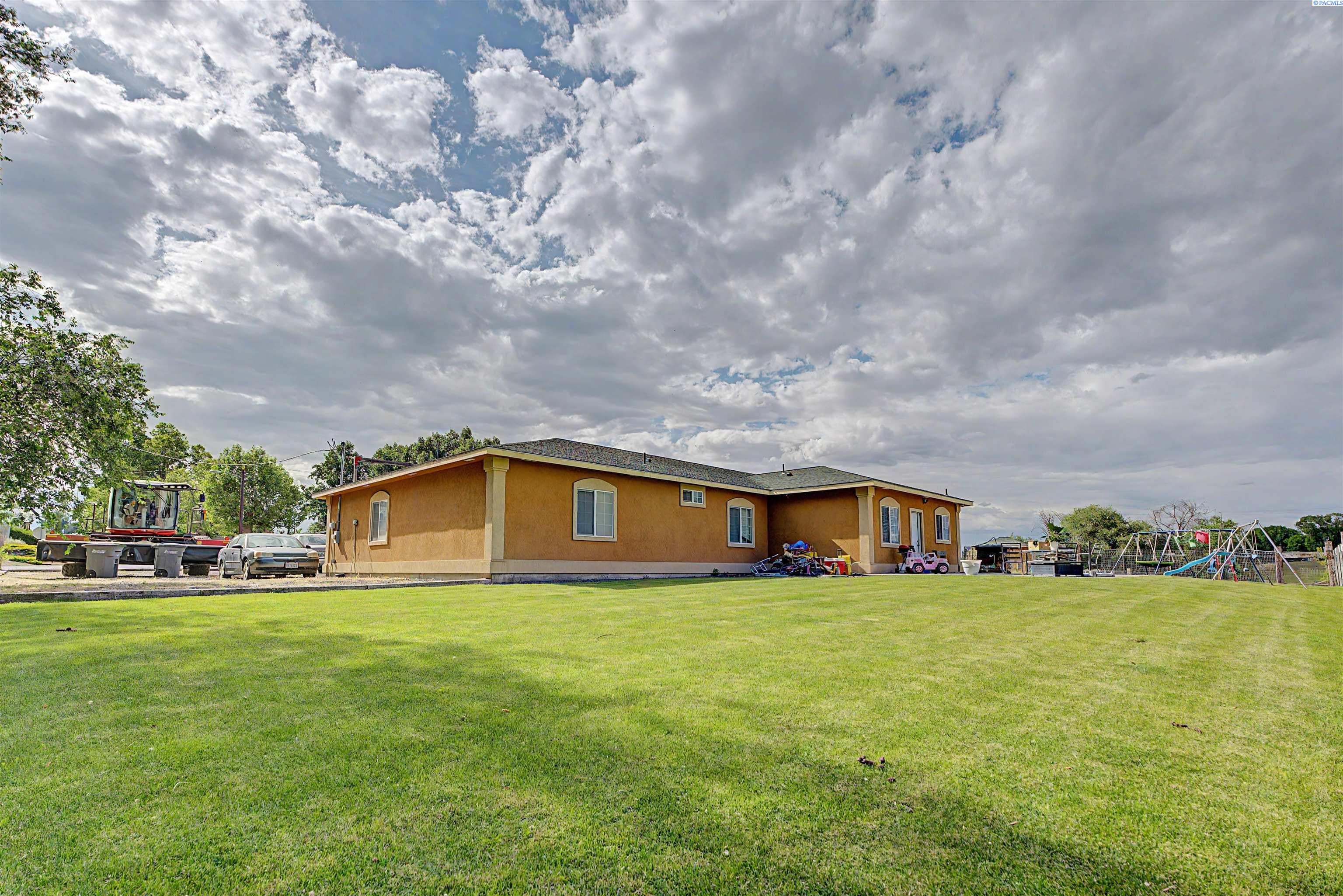 1811 Beam Road Granger, WA 98932 - Photo 6 of 26 Gallery Image 6