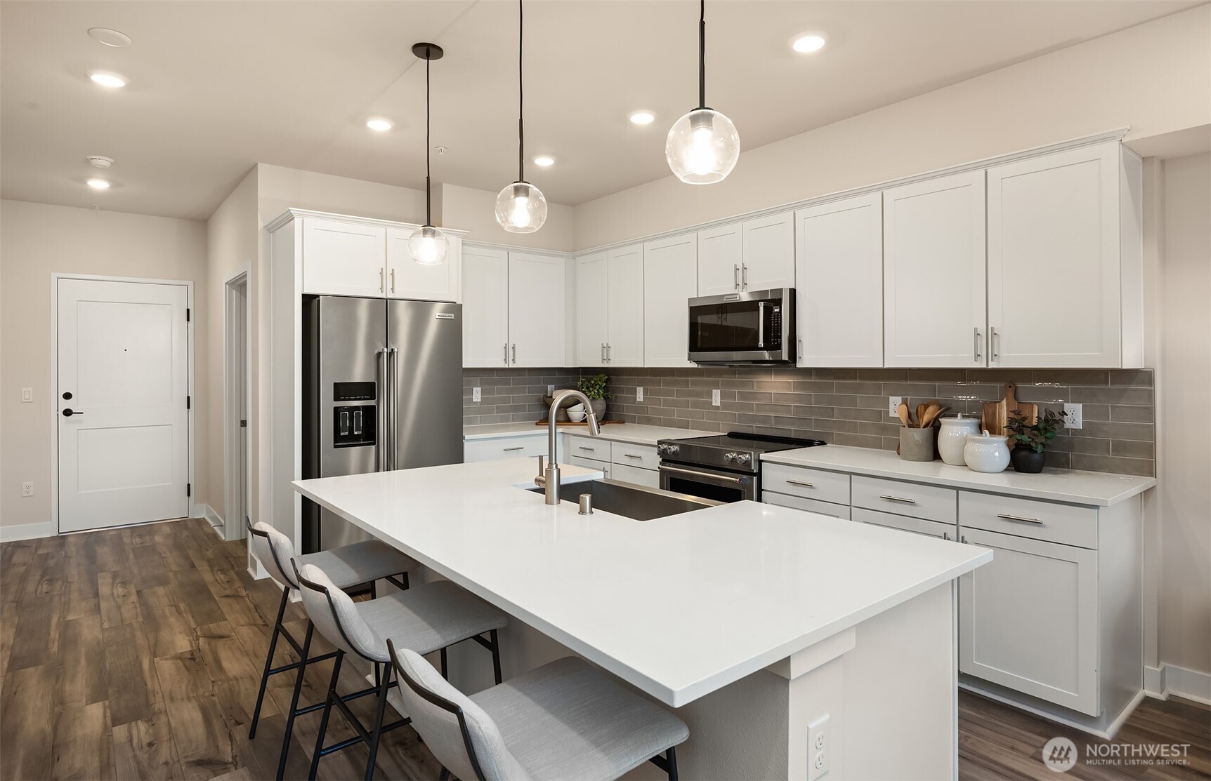 6901 Northeast 184th Lane, Unit 306 Kenmore, WA 98028 - Photo 3 of 17