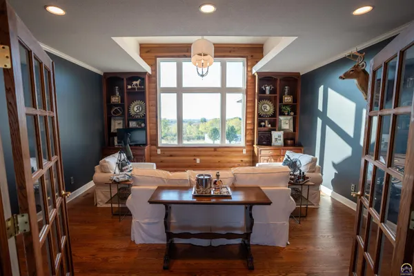 $1,095,000 | 5721 Northwest Humphrey Road, Topeka, KS 66618
