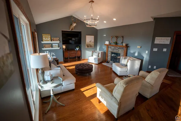 $1,095,000 | 5721 Northwest Humphrey Road, Topeka, KS 66618