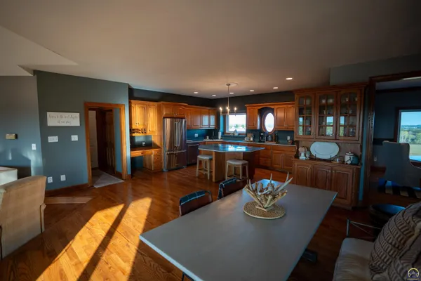 $1,095,000 | 5721 Northwest Humphrey Road, Topeka, KS 66618