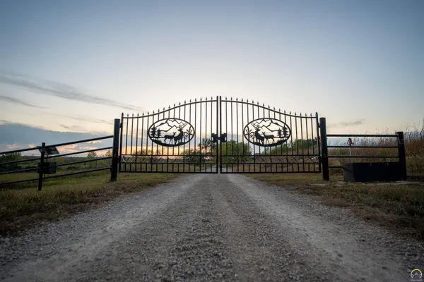 $1,095,000 | 5721 Northwest Humphrey Road, Topeka, KS 66618