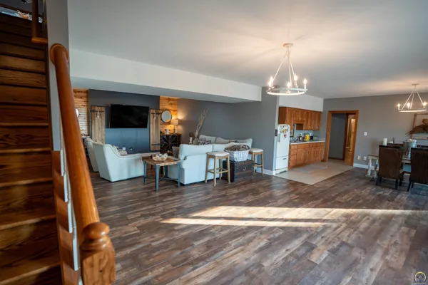 $1,095,000 | 5721 Northwest Humphrey Road, Topeka, KS 66618