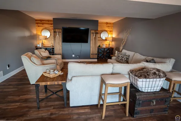 $1,095,000 | 5721 Northwest Humphrey Road, Topeka, KS 66618