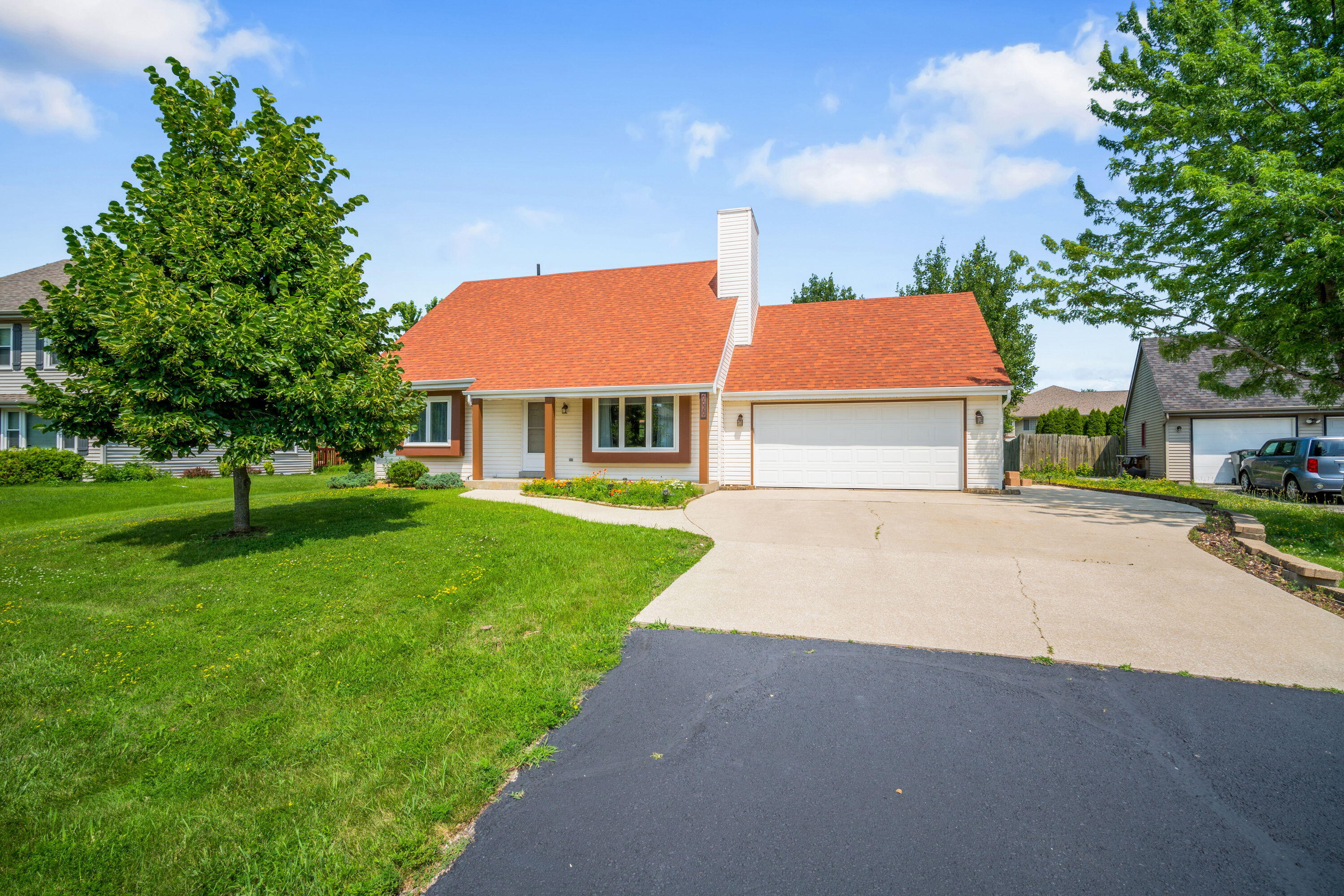 6829 Bobolink Road Caledonia, WI 53402 - Photo 1 of 1 Front