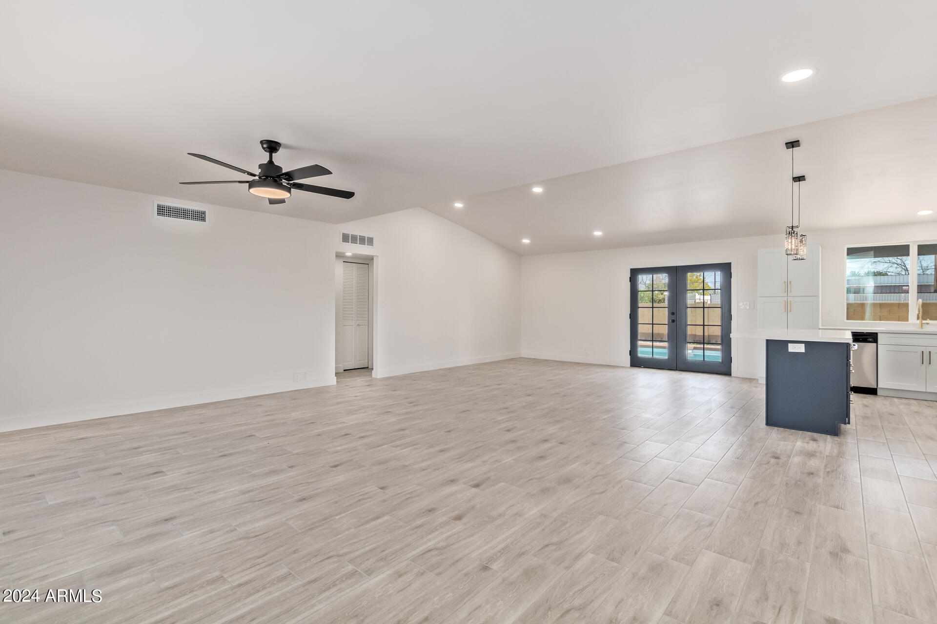 2231 South Evergreen Road Tempe, AZ 85282 - Photo 6 of 28 06 - Evergreen 2231