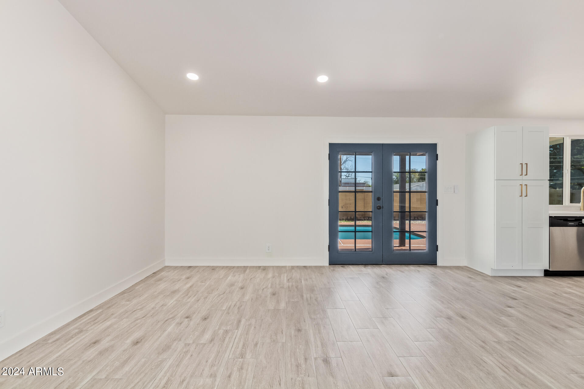2231 South Evergreen Road Tempe, AZ 85282 - Photo 9 of 28 09 - Evergreen 2231