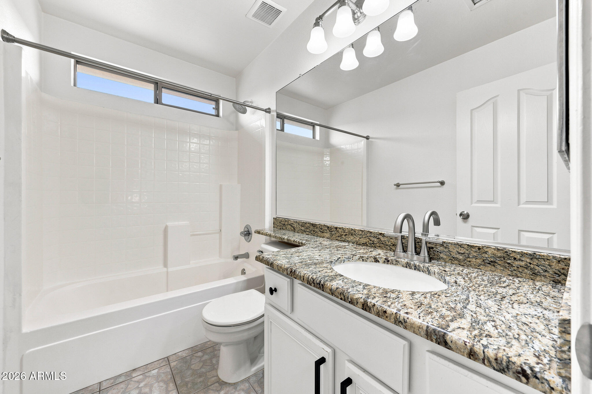 10828 West Monte Vista Road Avondale, AZ 85392 - Photo 19 of 32 2nd bathroom