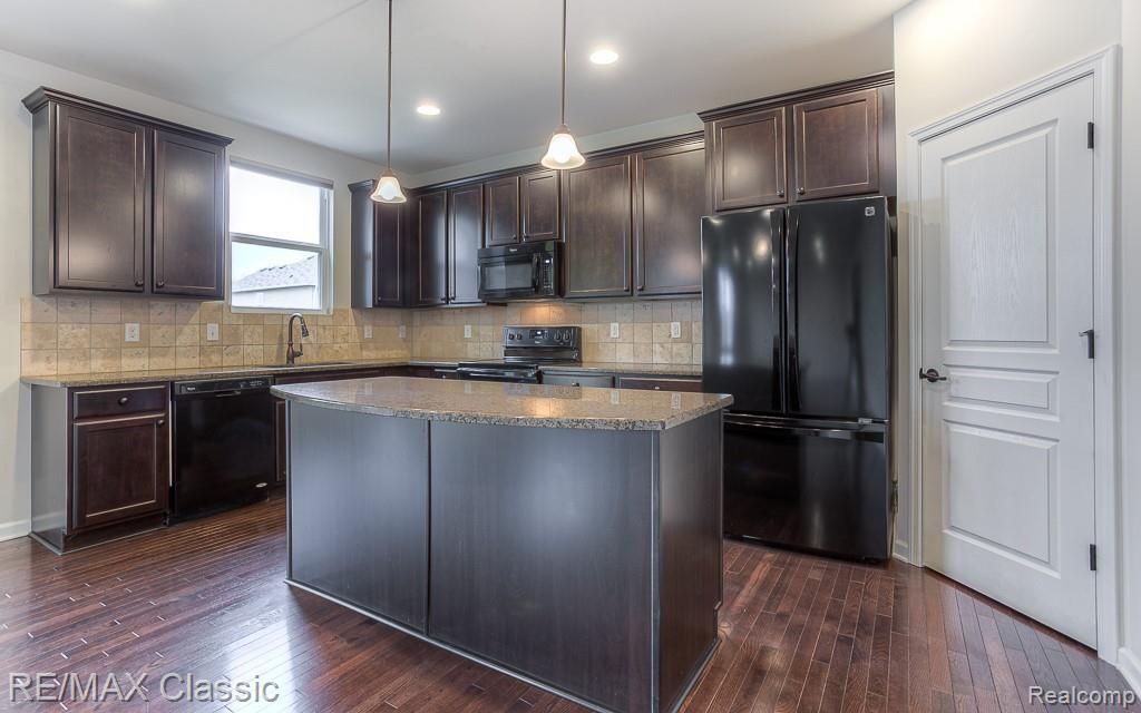 29845 Macintosh Lane New Hudson, MI 48165 - Photo 4 of 46